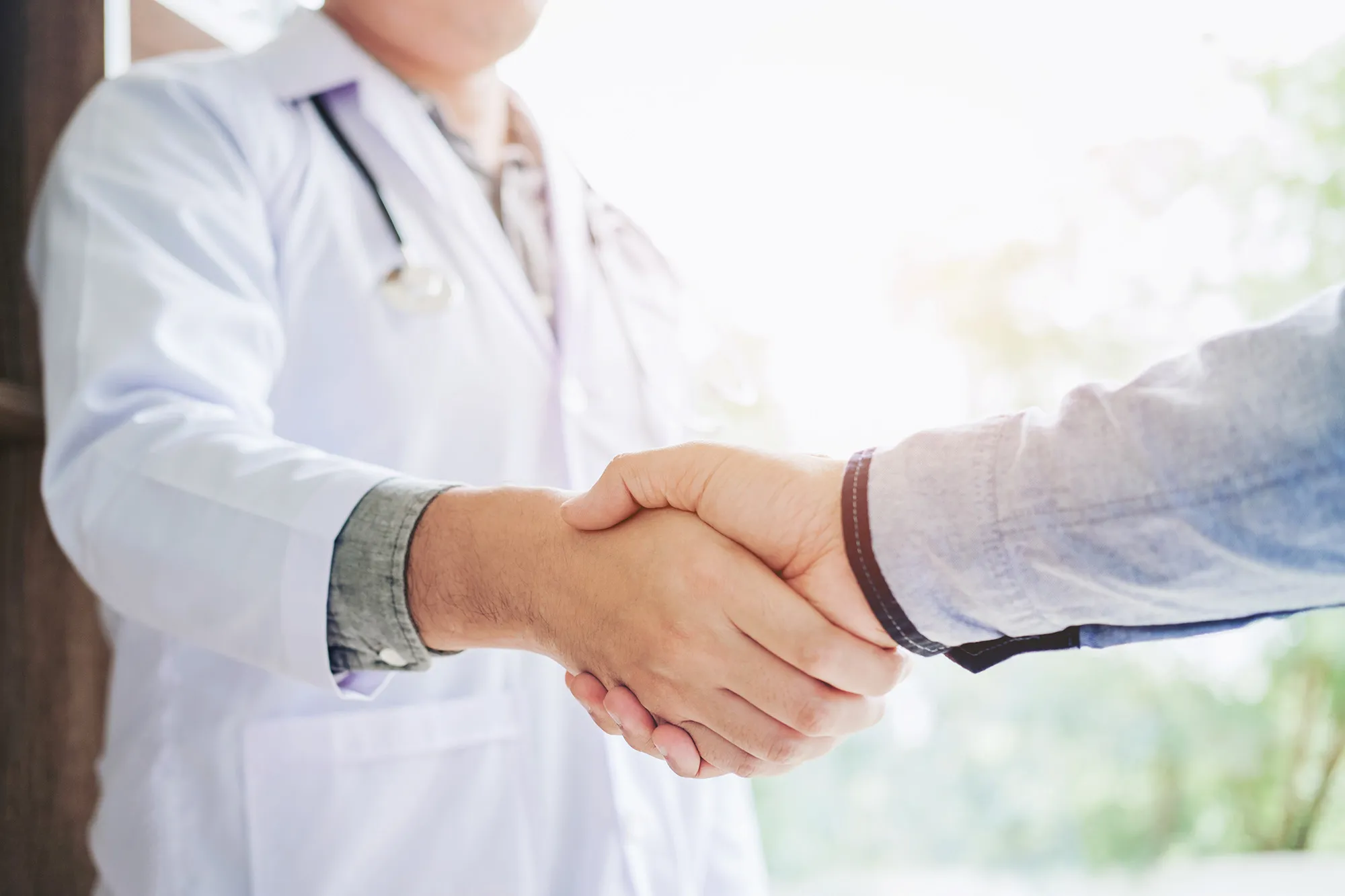 88 med - doctors shaking hands